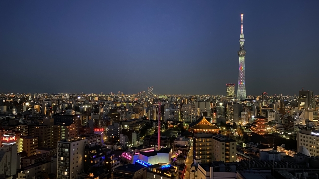 【夜景デート】ふたりの距離が縮まる静かな隠れ家バー